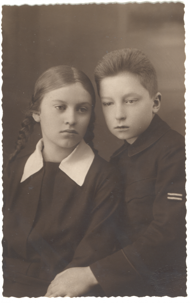 Krystyna Krahelska z bratem Bohdanem, fot. z 1927